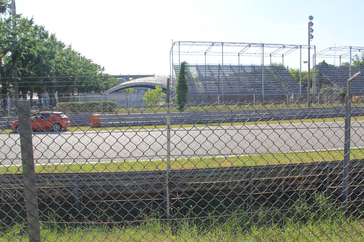 Autodromo Nazionale Monza - Come si vede la pista dalle zone prato